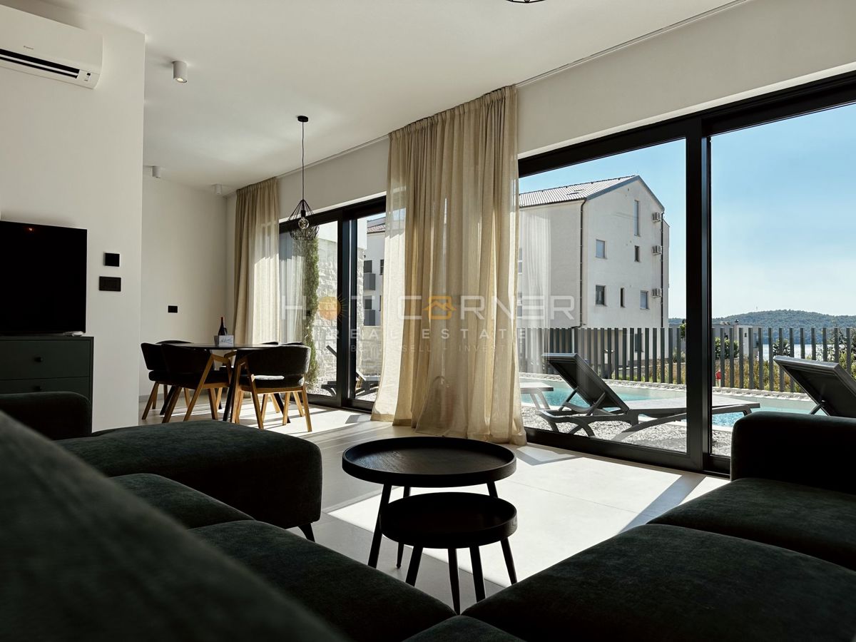 Luksuzna investicijska nepremičnina v medulinu, 3 hiše+čoln