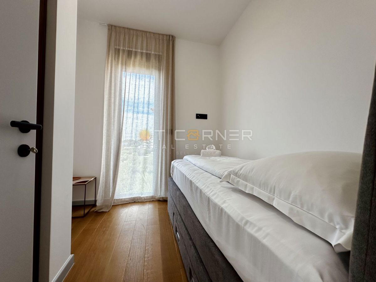 Luksuzna investicijska nepremičnina v medulinu, 3 hiše+čoln