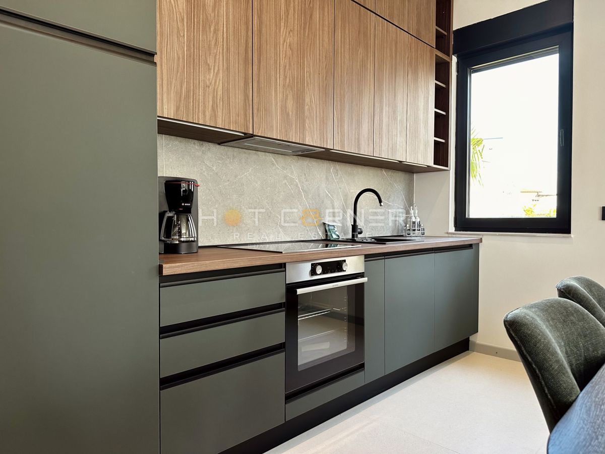 Luksuzna investicijska nepremičnina v medulinu, 3 hiše+čoln