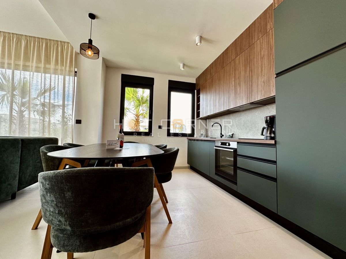 Luksuzna investicijska nepremičnina v medulinu, 3 hiše+čoln