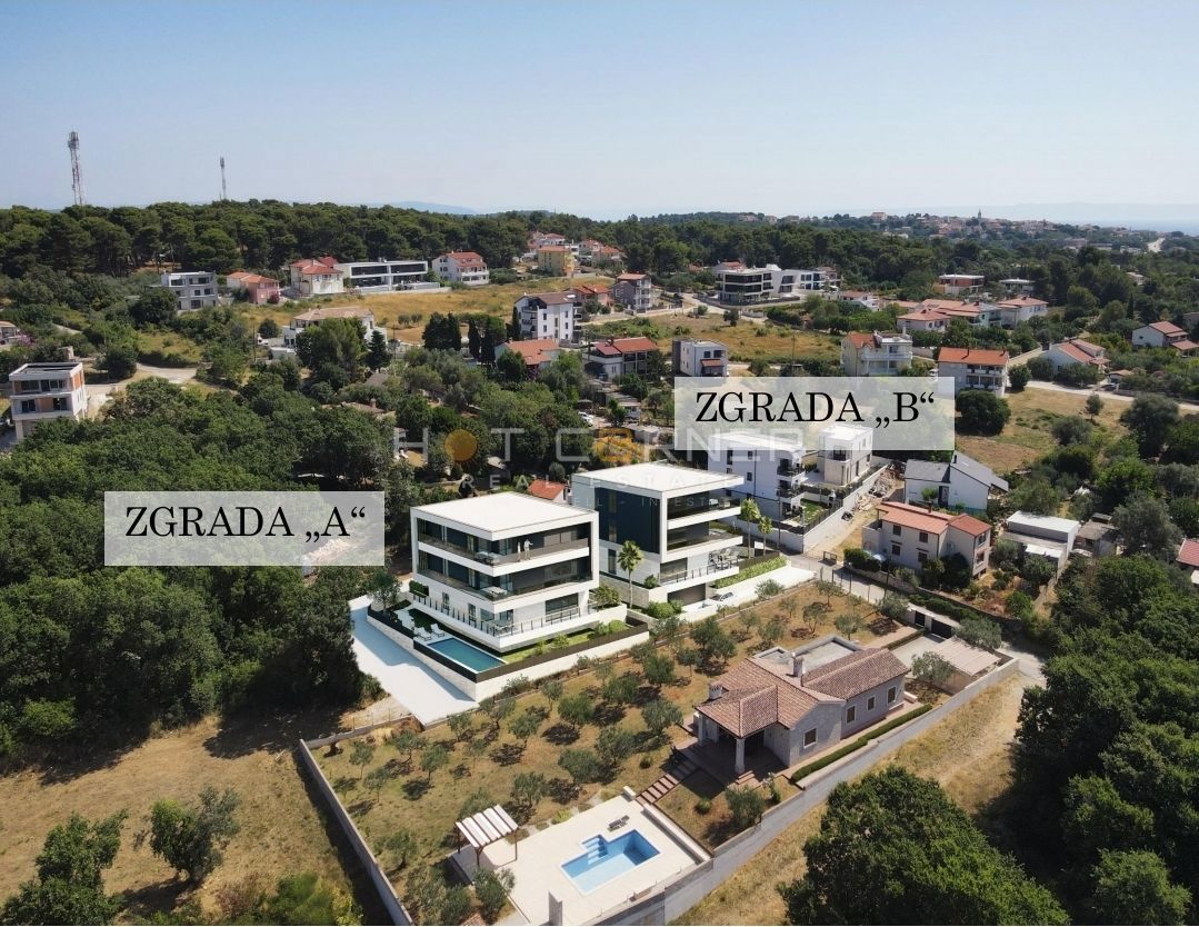 Pritlični luksuz z vrtom