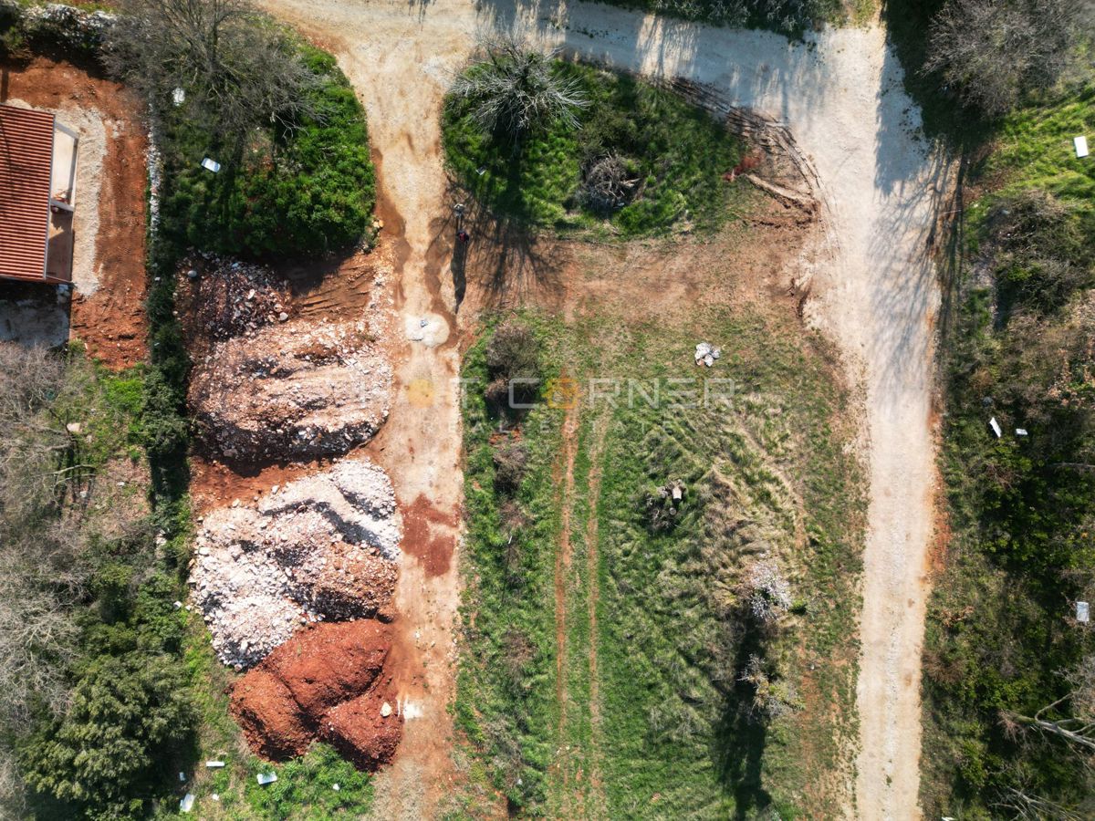 Medulin – zazidljivo zemljišče 600 m², 900 m od morja