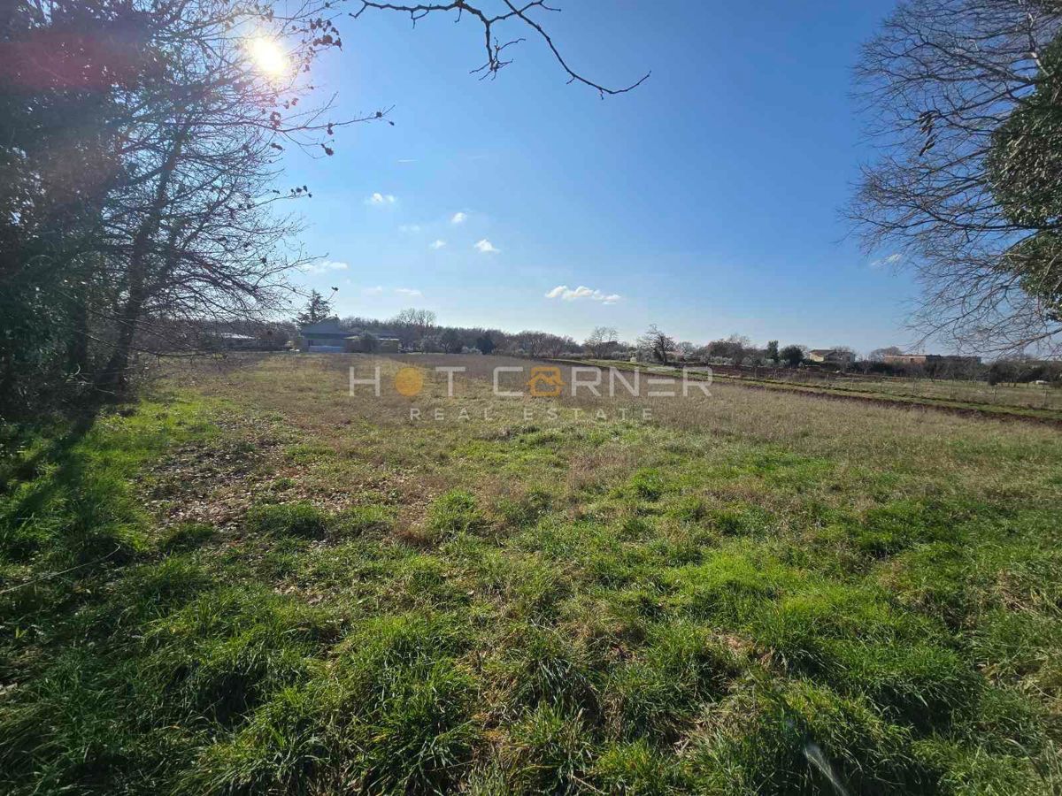 Zazidljivo zemljišče Muntić, 685 m² / 75.350 €