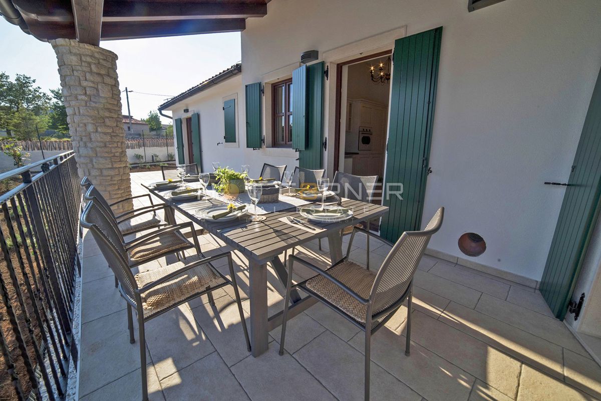 Romantična retro chic istrska vila z bazenom in vrtom 1900m2, 2 km od morja 