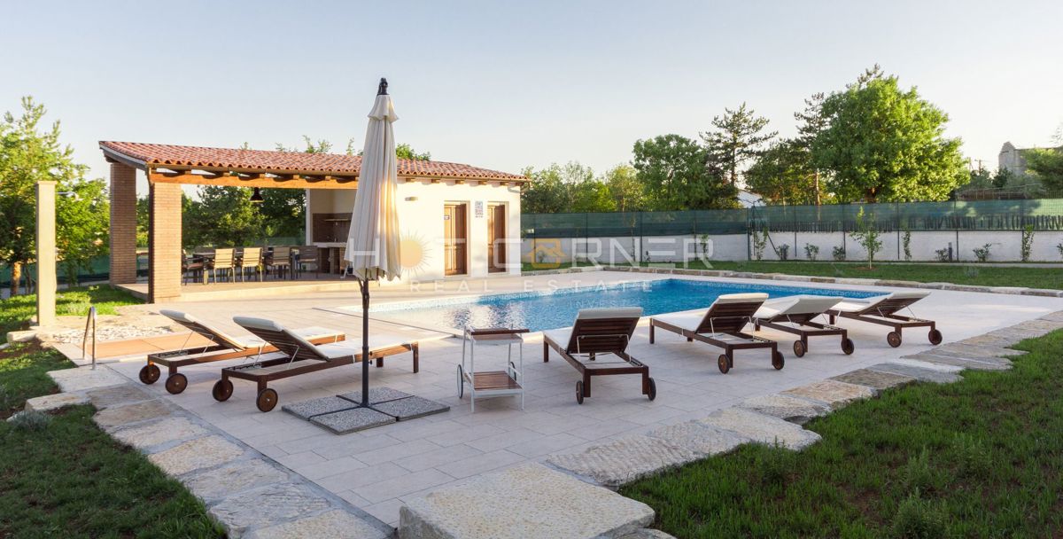 Romantična retro chic istrska vila z bazenom in vrtom 1900m2, 2 km od morja 