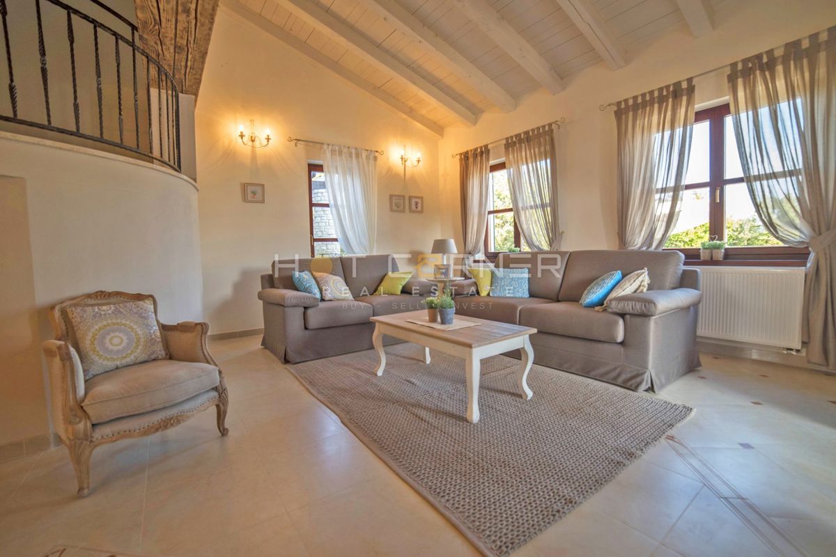 Romantična retro chic istrska vila z bazenom in vrtom 1900m2, 2 km od morja 