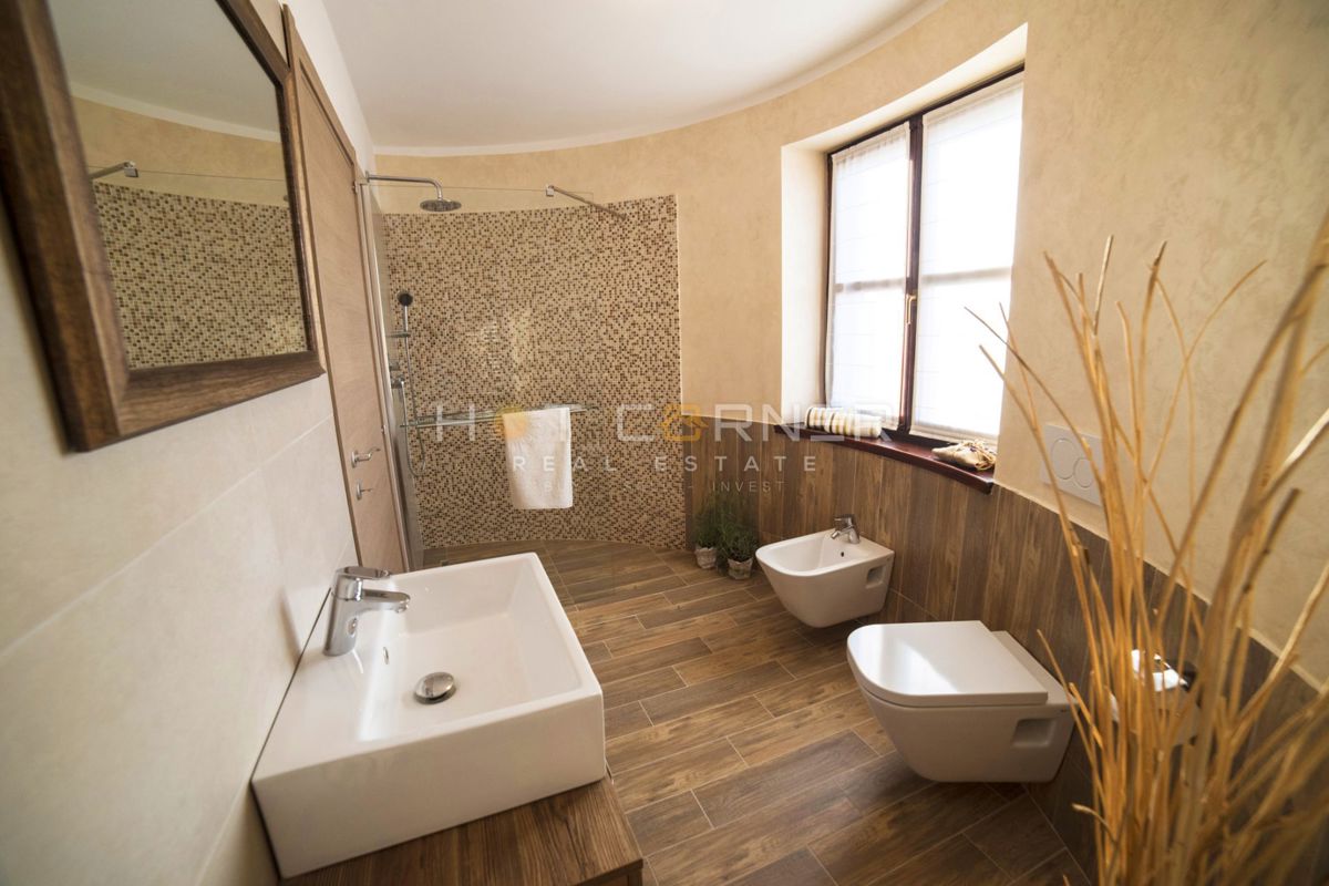 Romantična retro chic istrska vila z bazenom in vrtom 1900m2, 2 km od morja 