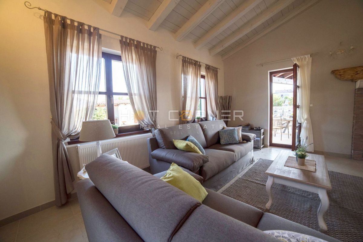 Romantična retro chic istrska vila z bazenom in vrtom 1900m2, 2 km od morja 