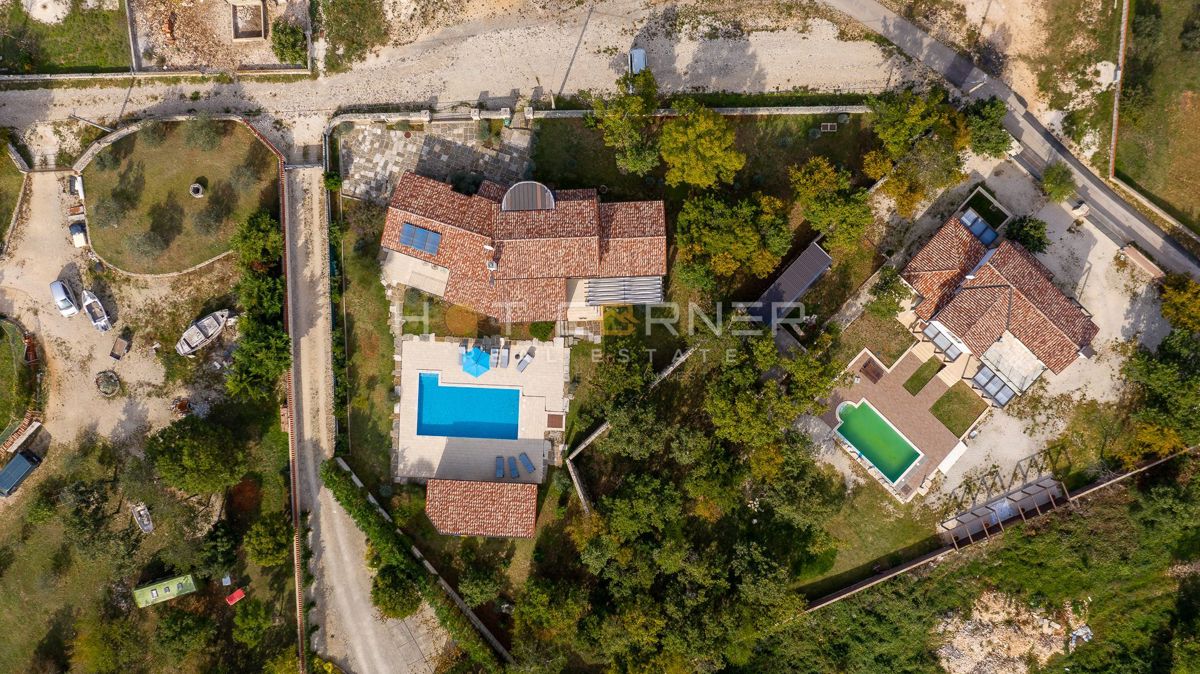 Romantična retro chic istrska vila z bazenom in vrtom 1900m2, 2 km od morja 