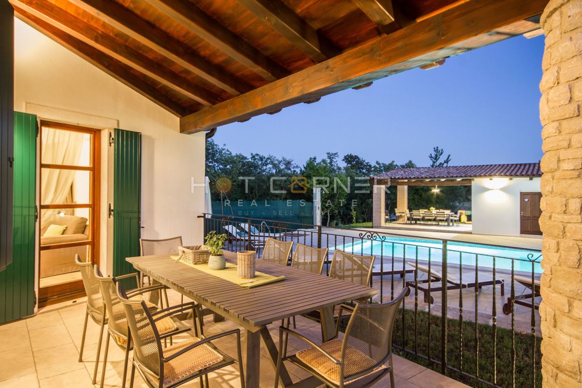 Romantična retro chic istrska vila z bazenom in vrtom 1900m2, 2 km od morja 