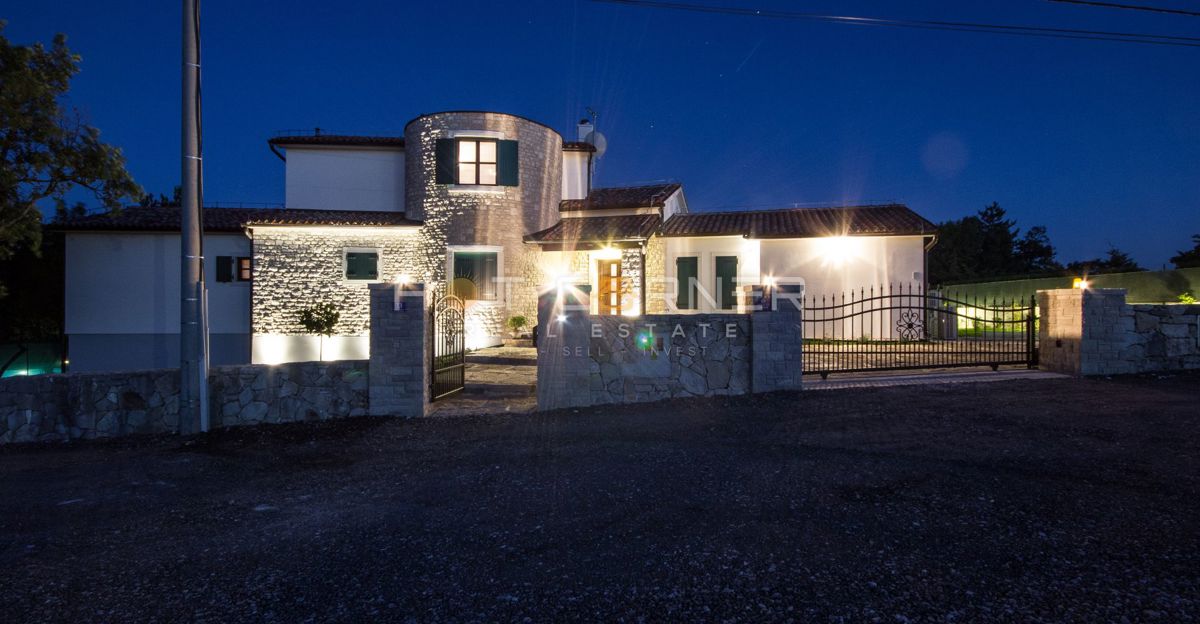 Romantična retro chic istrska vila z bazenom in vrtom 1900m2, 2 km od morja 