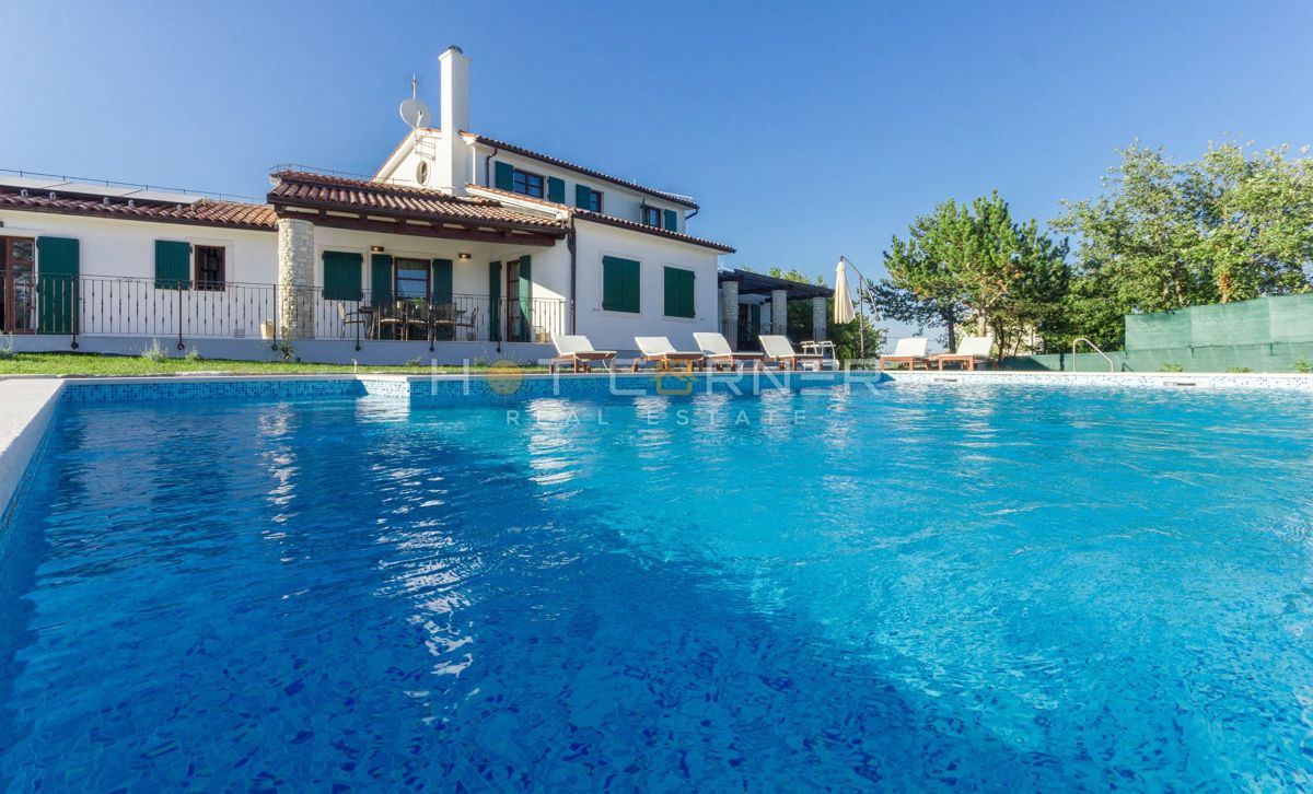 Romantična retro chic istrska vila z bazenom in vrtom 1900m2, 2 km od morja 