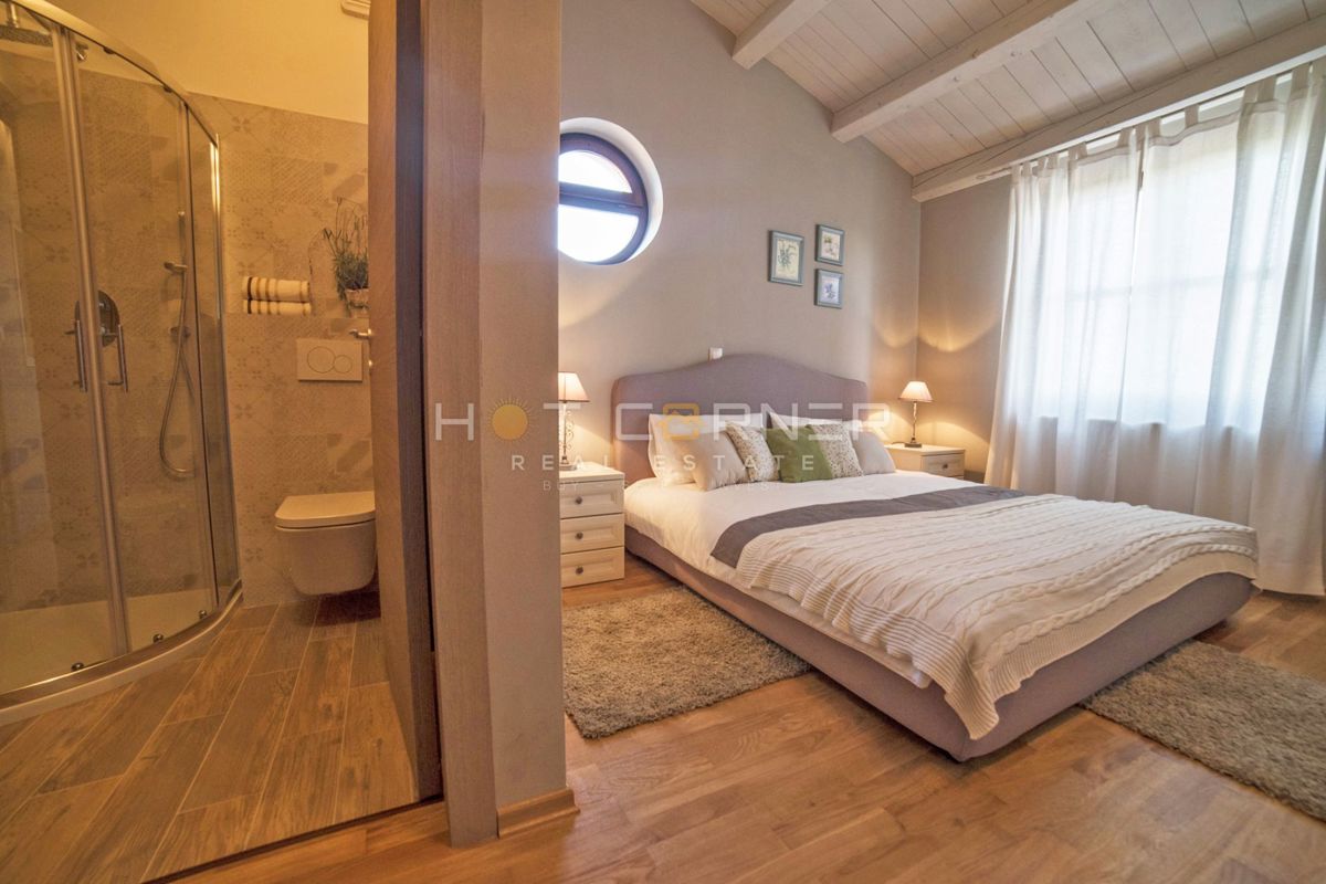 Romantična retro chic istrska vila z bazenom in vrtom 1900m2, 2 km od morja 