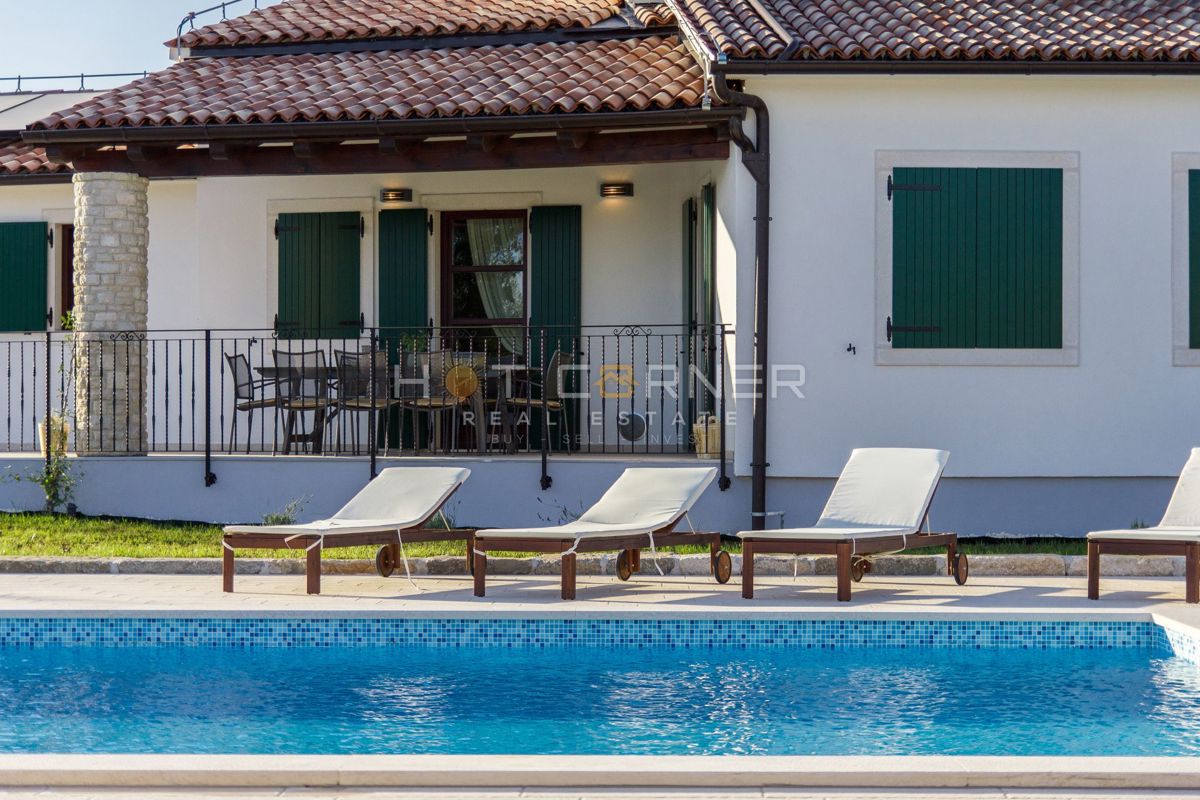 Romantična retro chic istrska vila z bazenom in vrtom 1900m2, 2 km od morja 