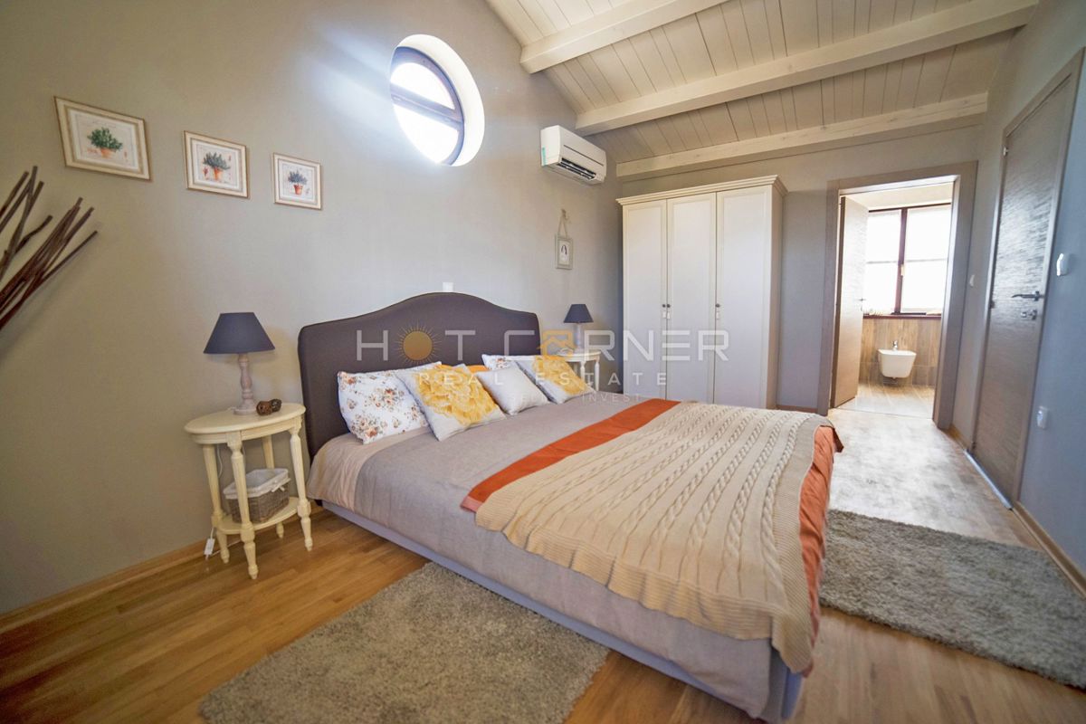Romantična retro chic istrska vila z bazenom in vrtom 1900m2, 2 km od morja 
