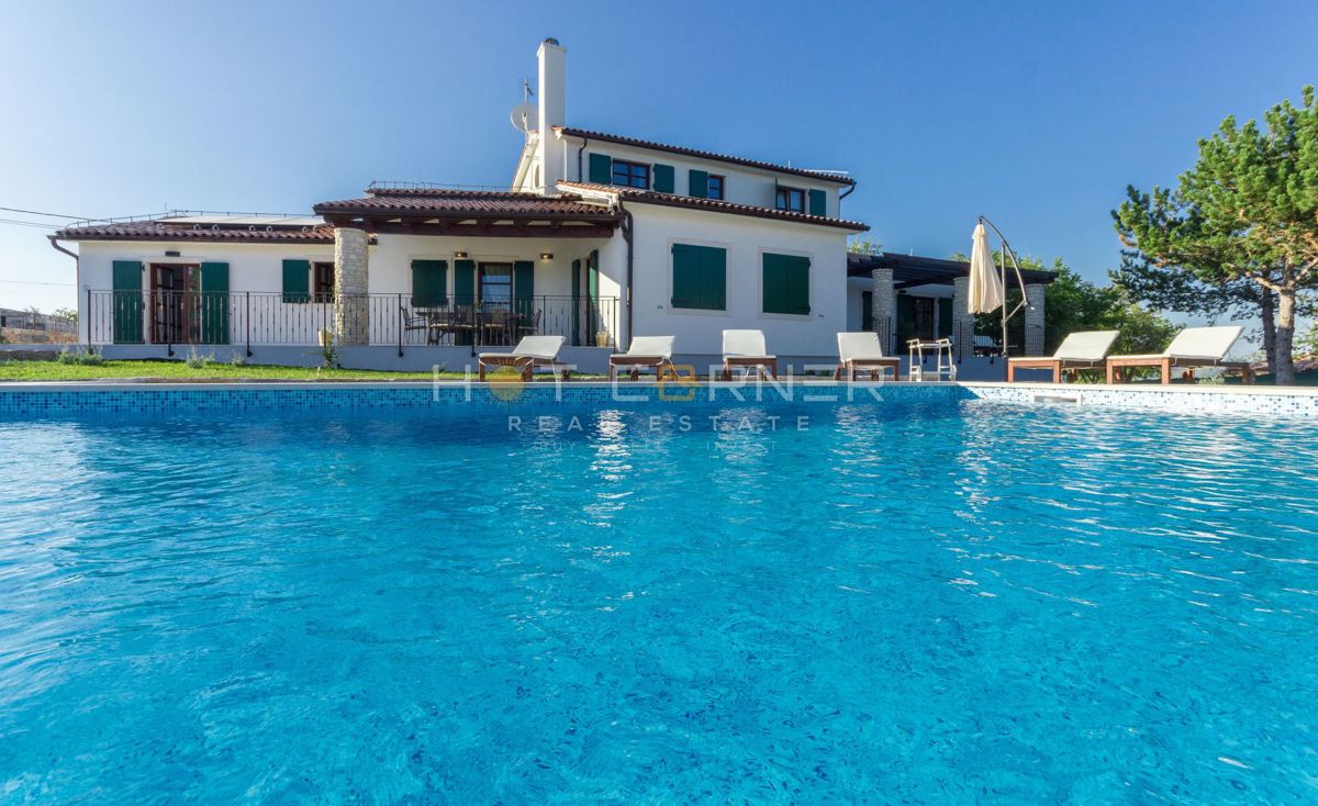 Romantična retro chic istrska vila z bazenom in vrtom 1900m2, 2 km od morja 