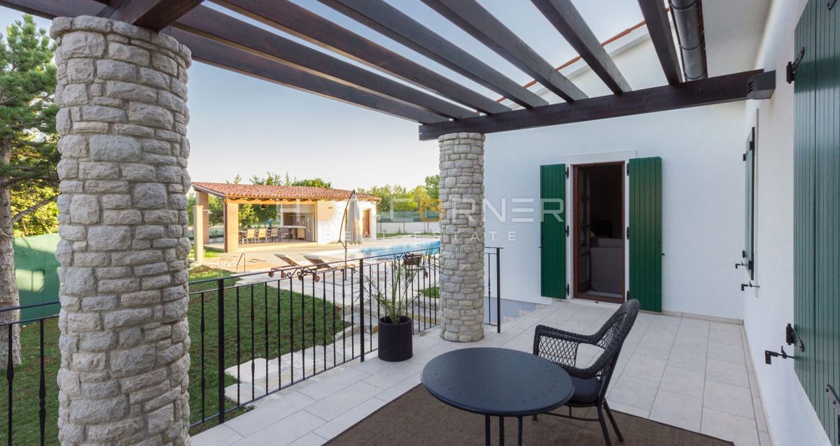 Romantična retro chic istrska vila z bazenom in vrtom 1900m2, 2 km od morja 