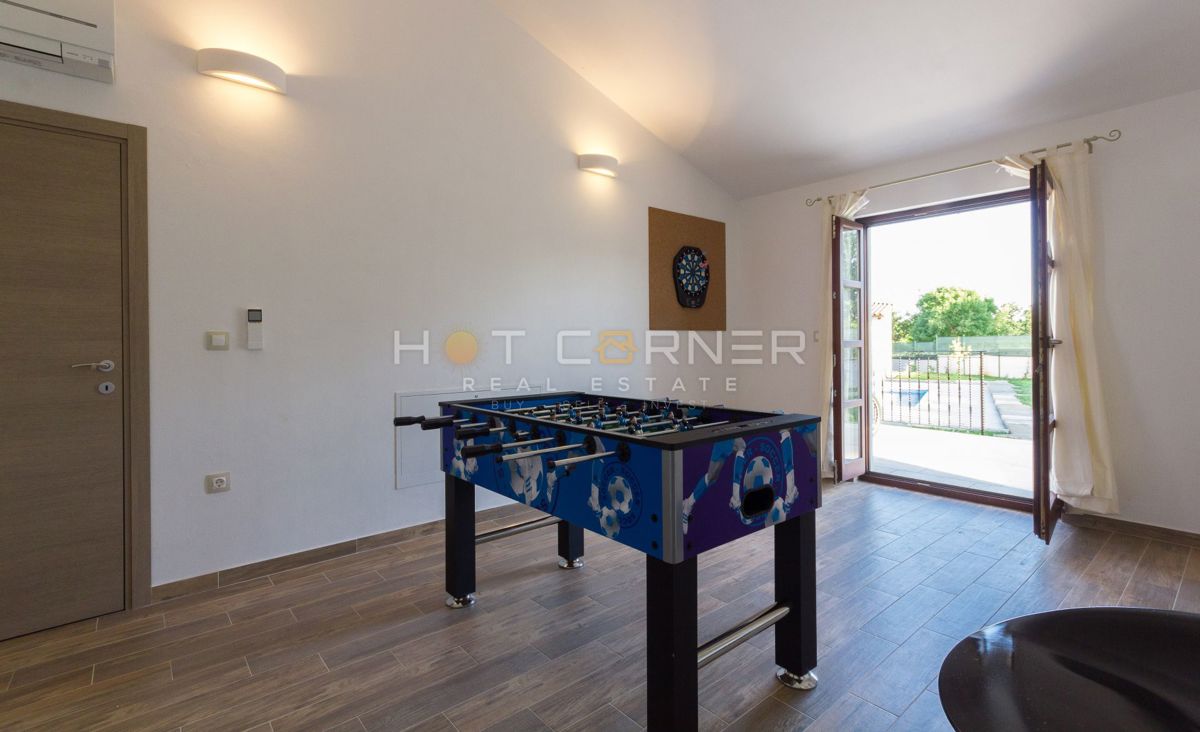 Romantična retro chic istrska vila z bazenom in vrtom 1900m2, 2 km od morja 