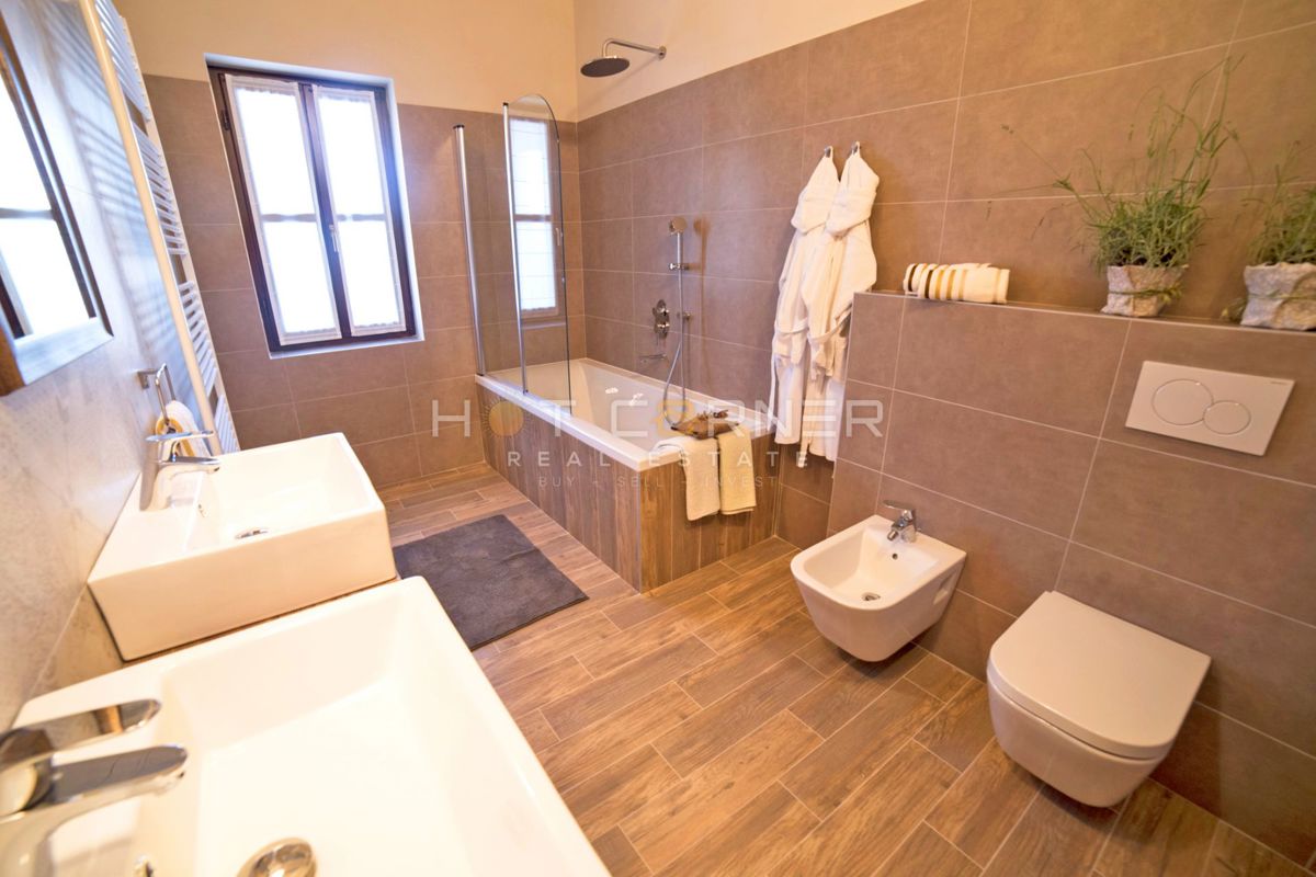 Romantična retro chic istrska vila z bazenom in vrtom 1900m2, 2 km od morja 