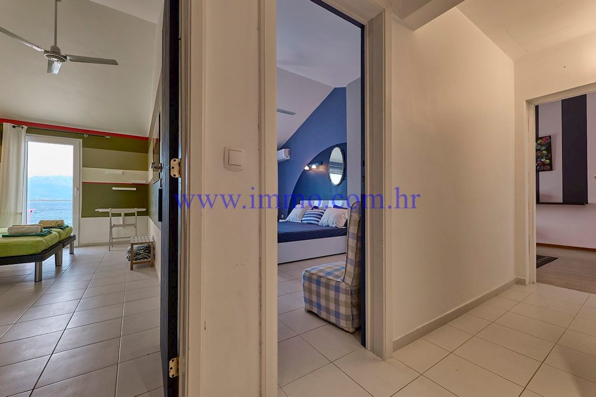 ČUDOVITA VILLA V PRVI VRSTI DO MORJA