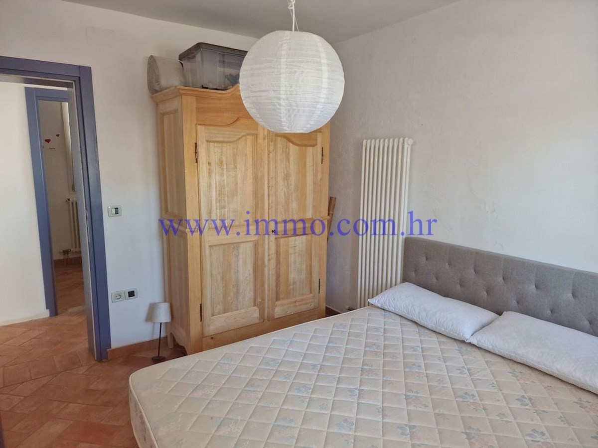 ARHIPELAG KORNATI. HIŠA V PRVEM VRSTI DO MORJA