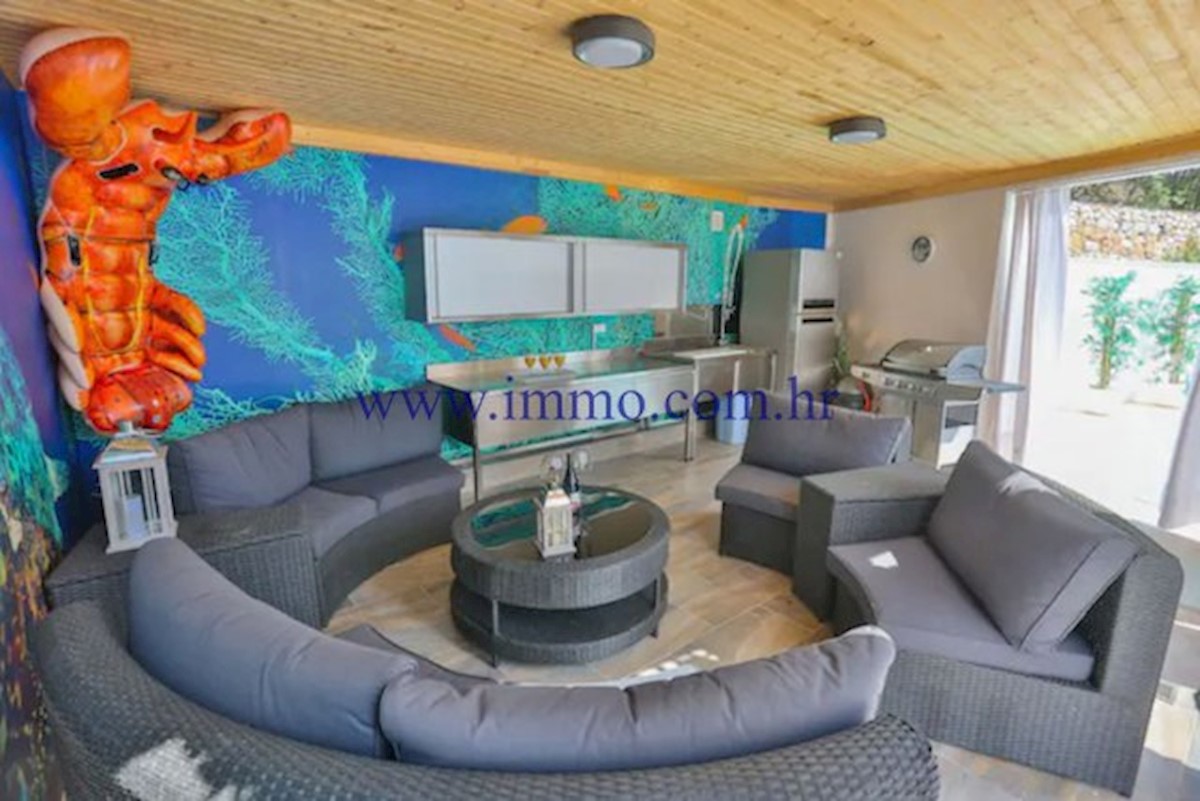 RAZKOŠNA VILA Z BAZENOM V BLIZINI SPLITA