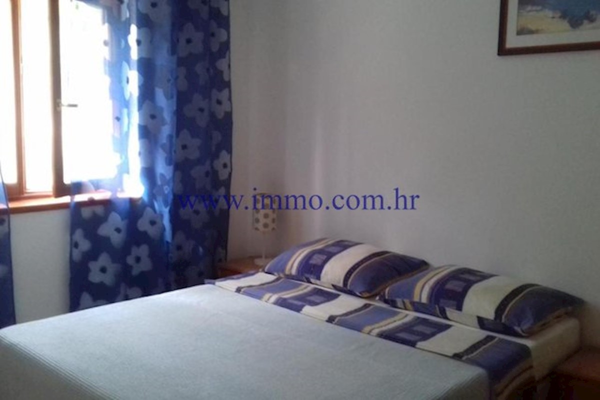 EKSKLUZIVNO! PROSTORNA APARTMAJSKA HIŠA NA OTOKU KORČULI
