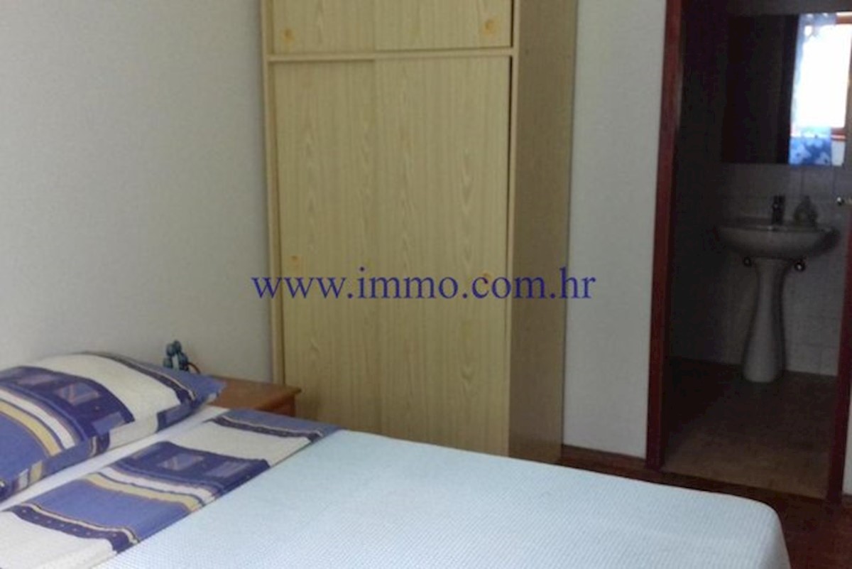 EKSKLUZIVNO! PROSTORNA APARTMAJSKA HIŠA NA OTOKU KORČULI