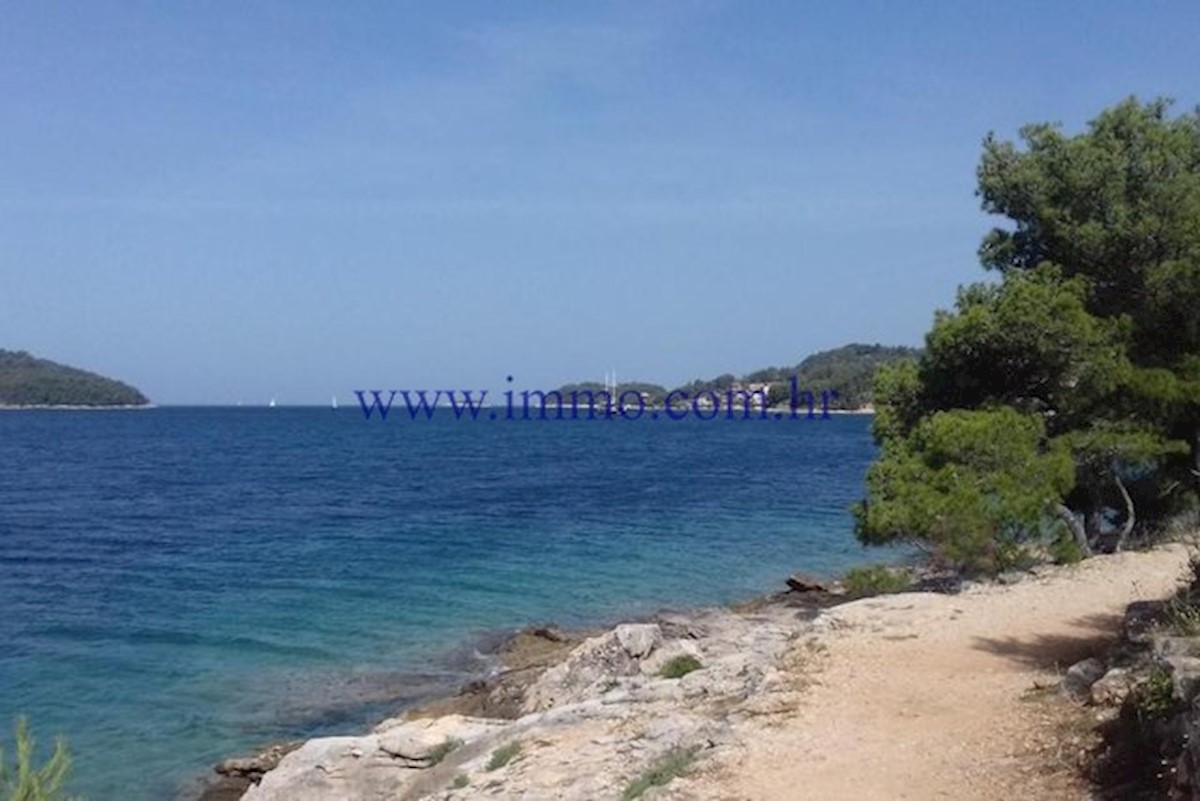 EKSKLUZIVNO! PROSTORNA APARTMAJSKA HIŠA NA OTOKU KORČULI