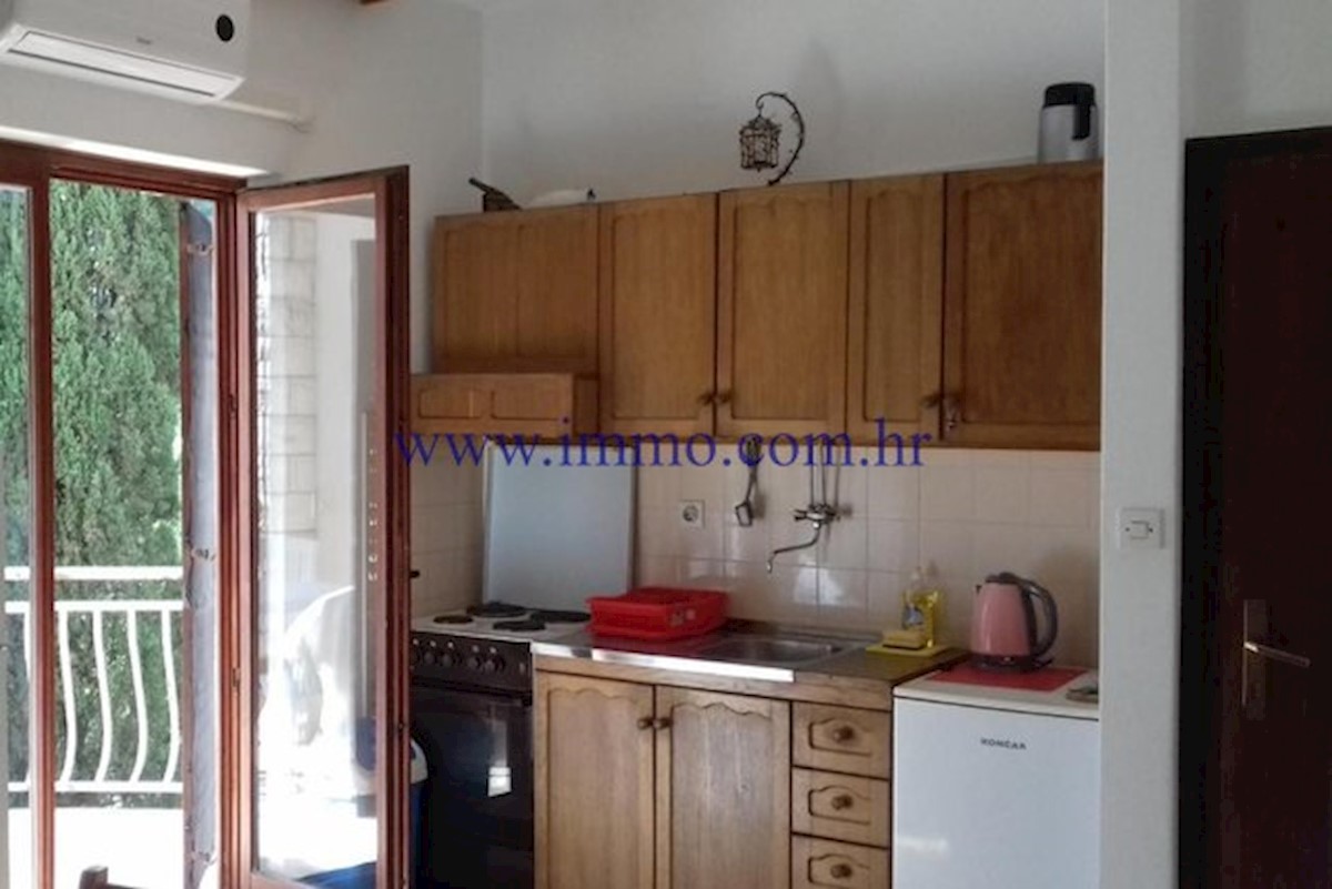 EKSKLUZIVNO! PROSTORNA APARTMAJSKA HIŠA NA OTOKU KORČULI
