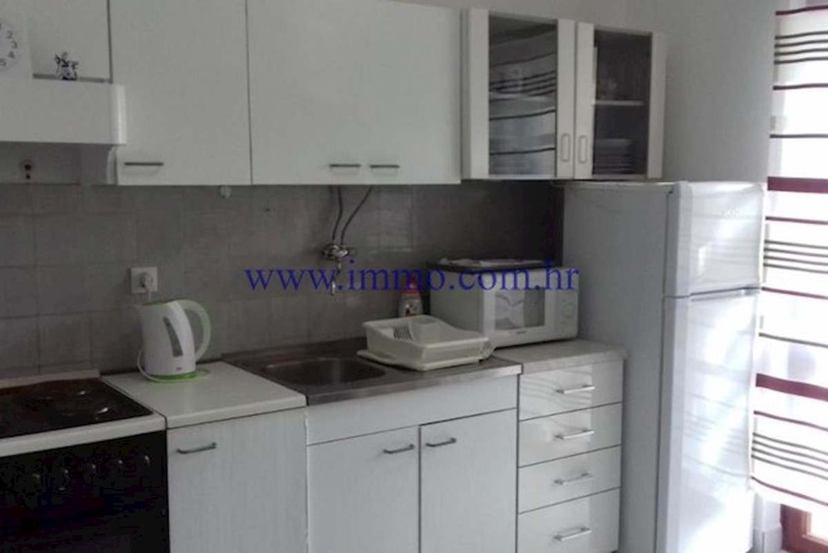 EKSKLUZIVNO! PROSTORNA APARTMAJSKA HIŠA NA OTOKU KORČULI