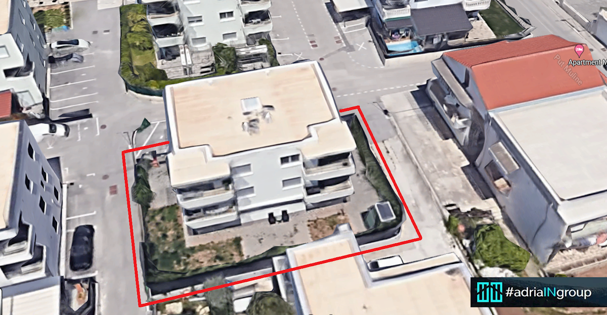Trogir, MODERNO STANOVANJE S TERASO-VRT 185m2 / video - preberi opis
