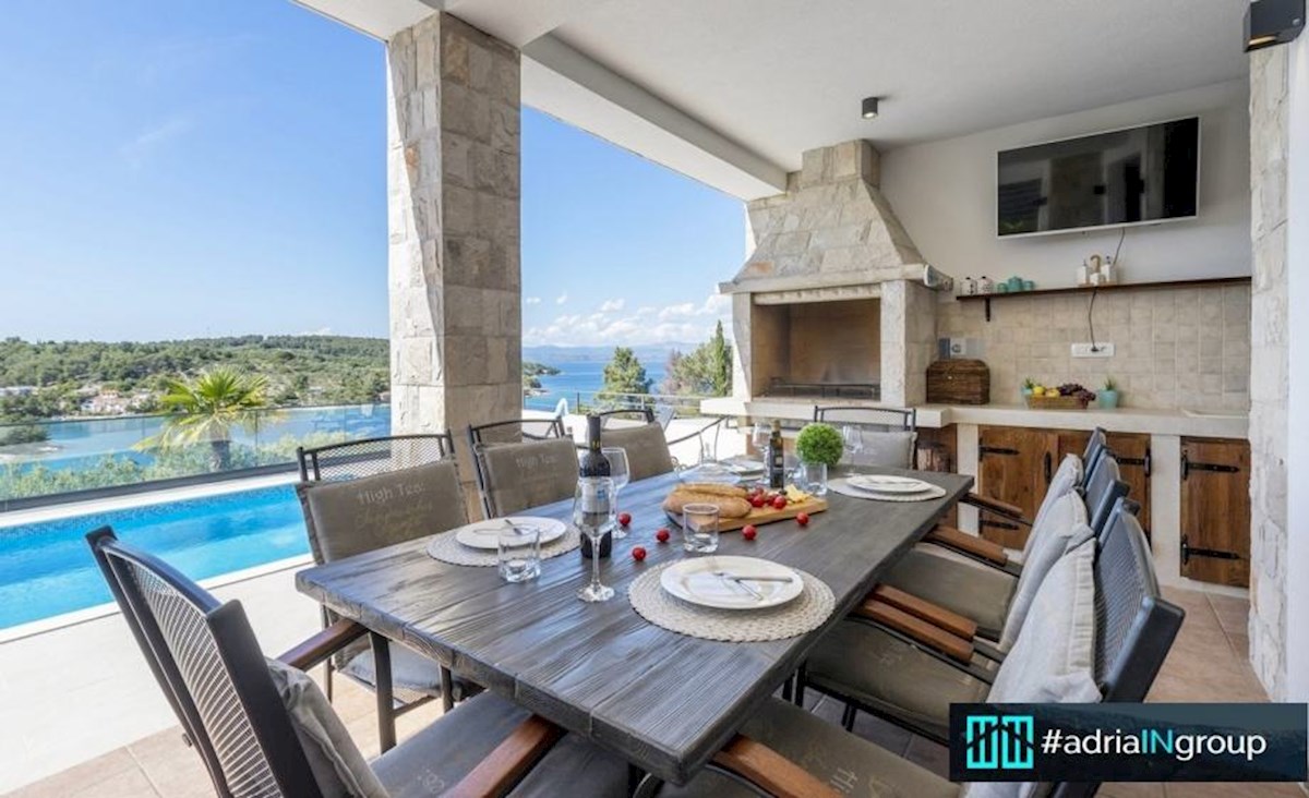 Vila Mediteran / otok Šolta / RAZGLED / 80m od plaže - PREBERITE OPIS
