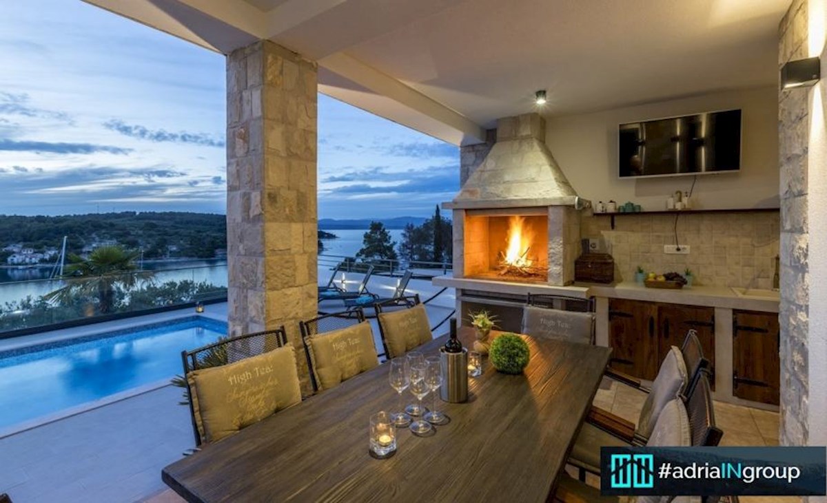 Vila Mediteran / otok Šolta / RAZGLED / 80m od plaže - PREBERITE OPIS