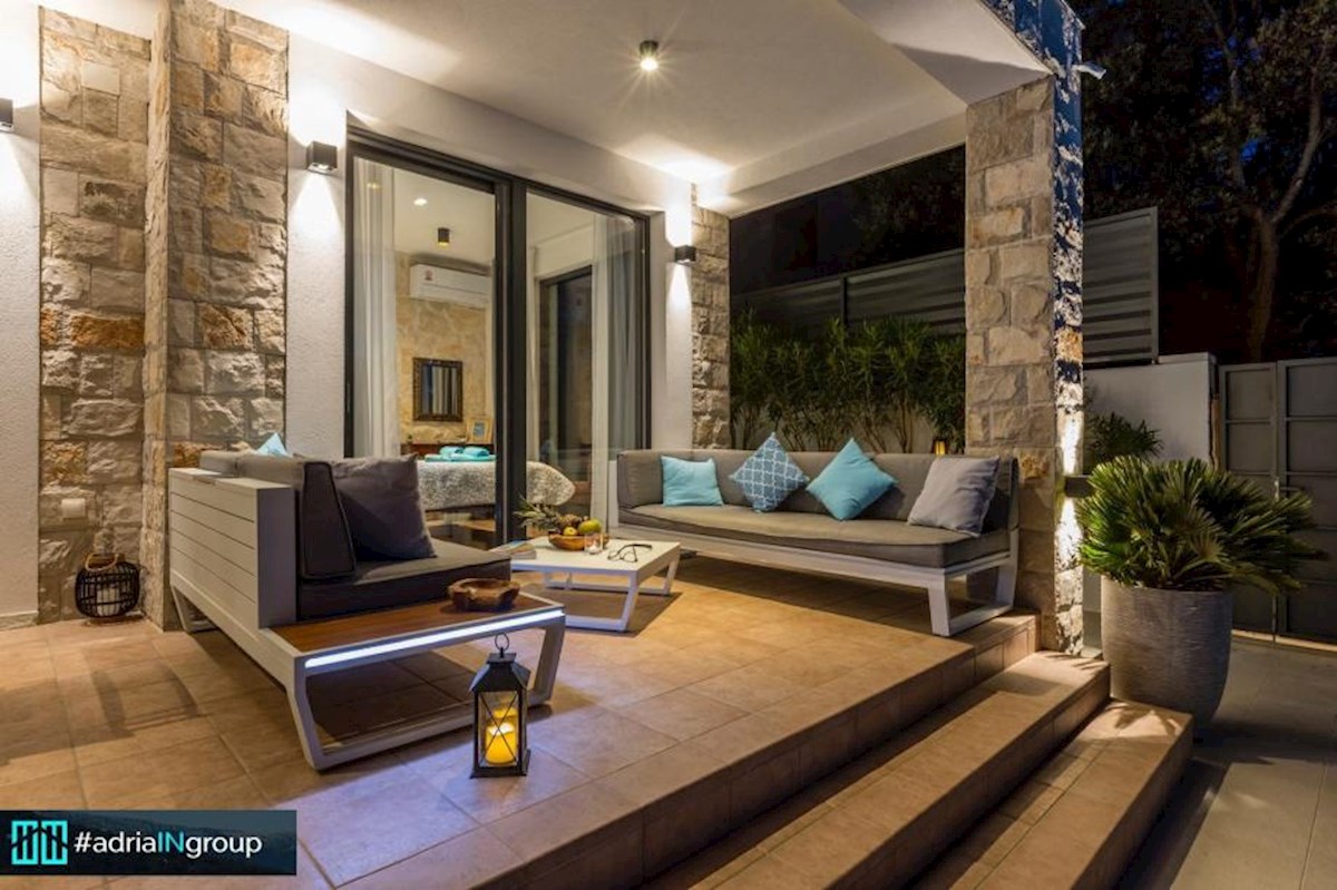 Vila Mediteran / otok Šolta / RAZGLED / 80m od plaže - PREBERITE OPIS