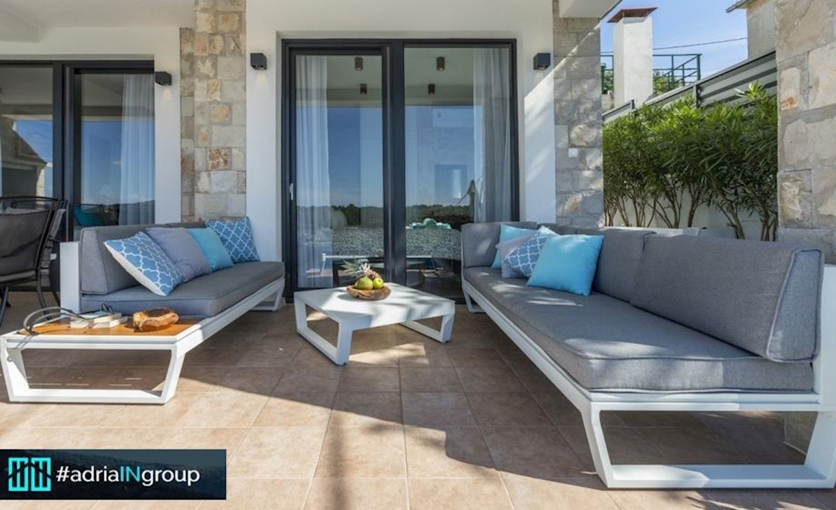 Vila Mediteran / otok Šolta / RAZGLED / 80m od plaže - PREBERITE OPIS