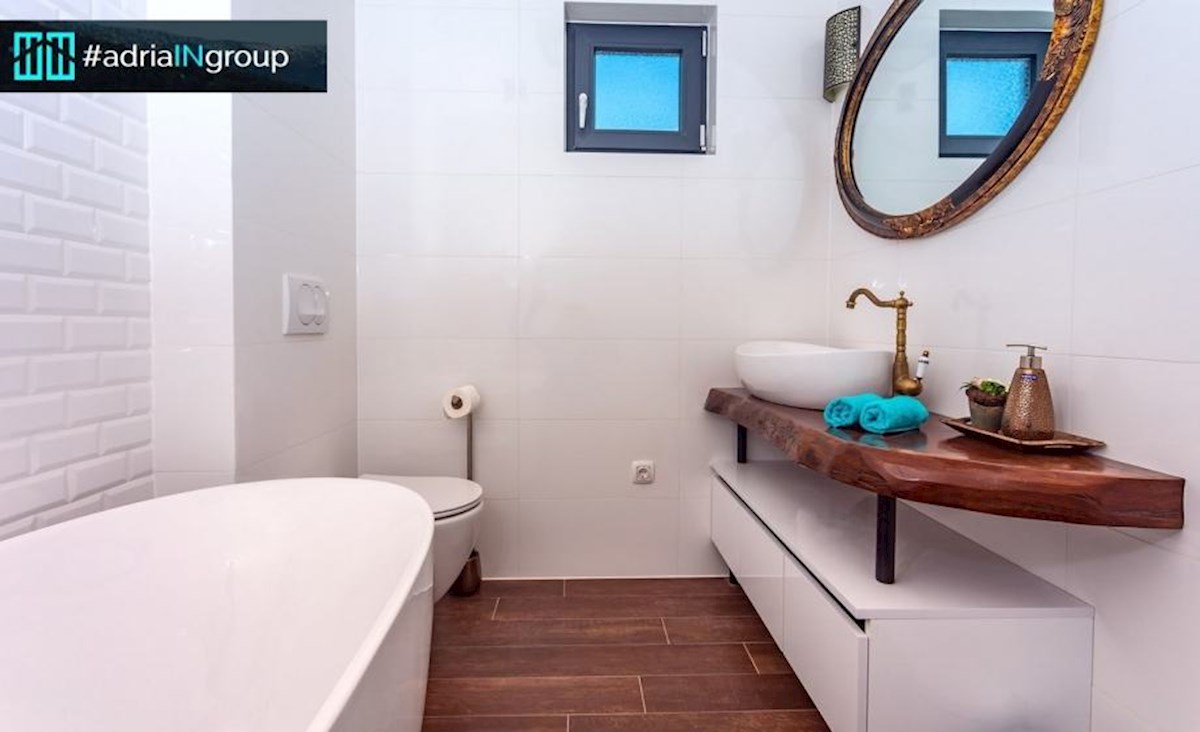 Vila Mediteran / otok Šolta / RAZGLED / 80m od plaže - PREBERITE OPIS