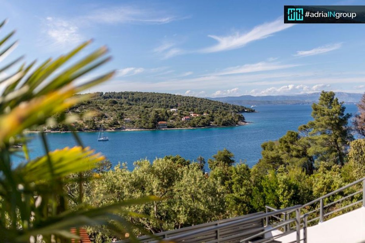 Vila Mediteran / otok Šolta / RAZGLED / 80m od plaže - PREBERITE OPIS