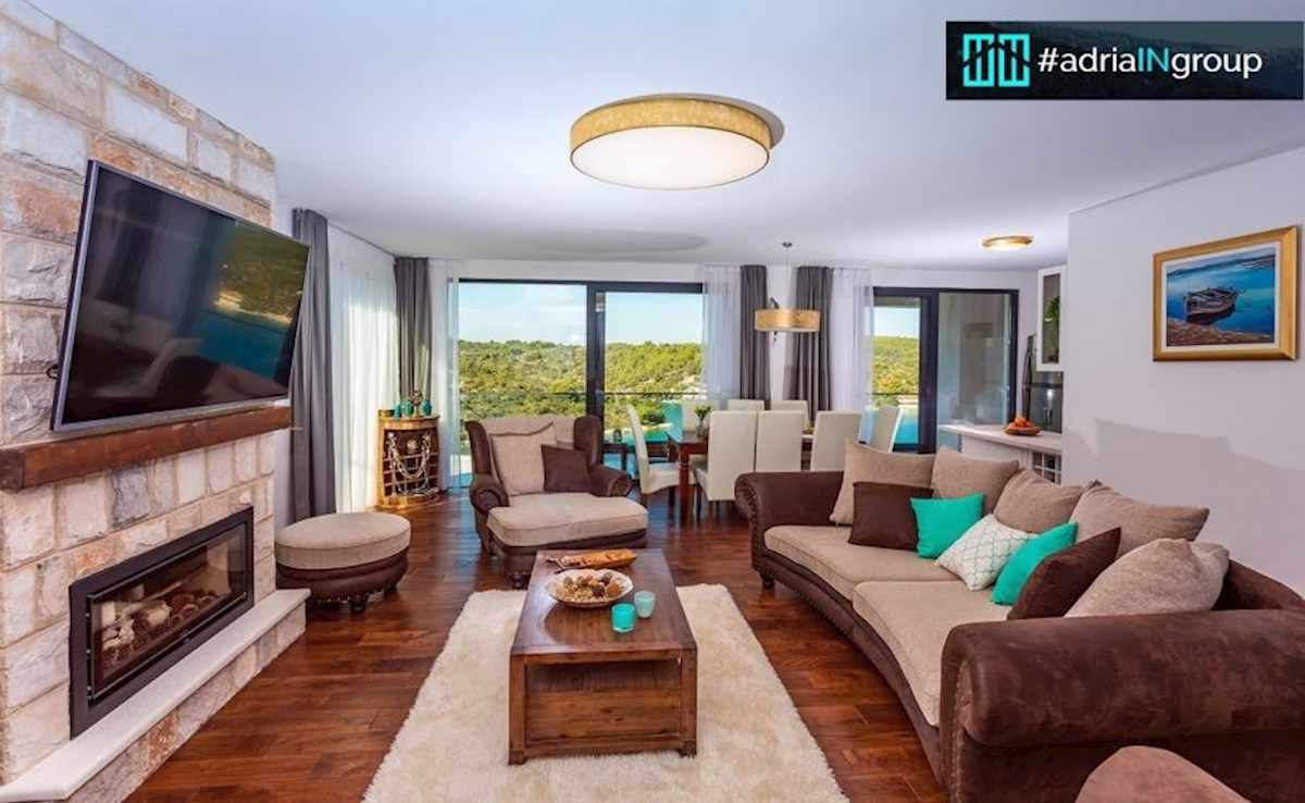 Vila Mediteran / otok Šolta / RAZGLED / 80m od plaže - PREBERITE OPIS