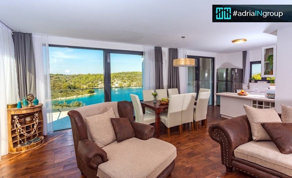 Vila Mediteran / otok Šolta / RAZGLED / 80m od plaže - PREBERITE OPIS