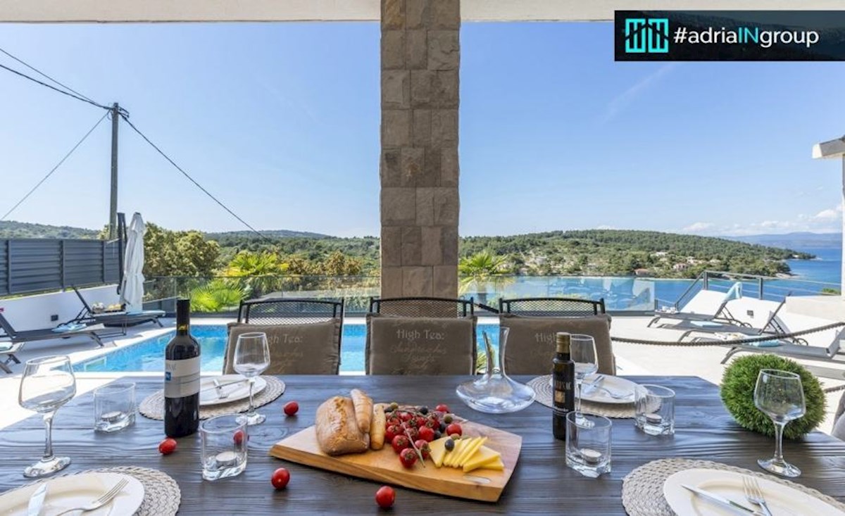 Vila Mediteran / otok Šolta / RAZGLED / 80m od plaže - PREBERITE OPIS