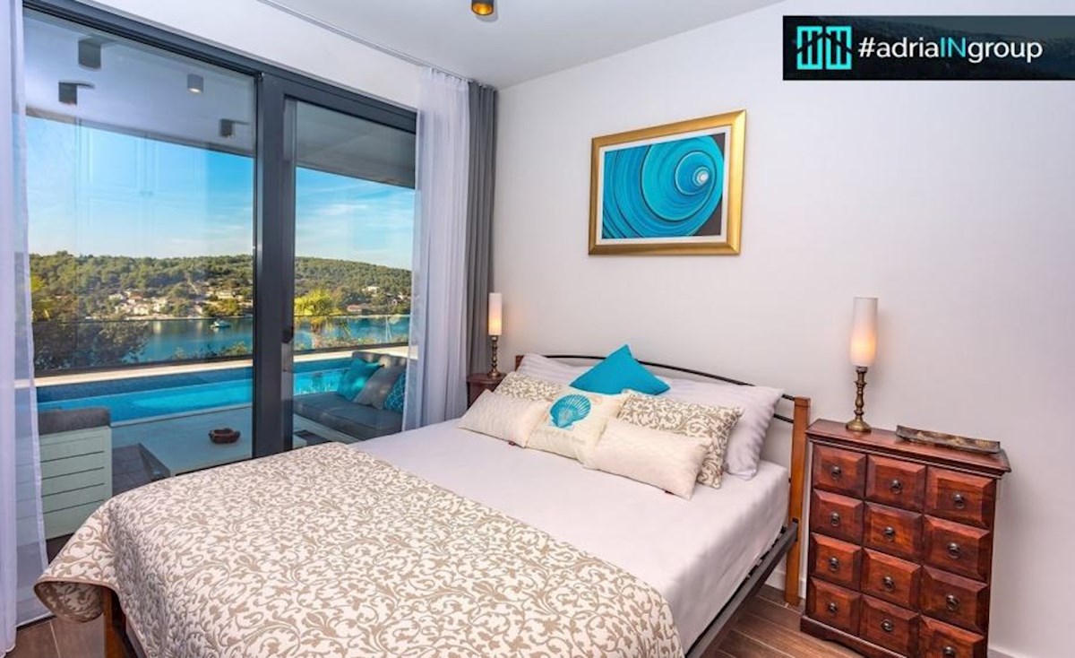 Vila Mediteran / otok Šolta / RAZGLED / 80m od plaže - PREBERITE OPIS