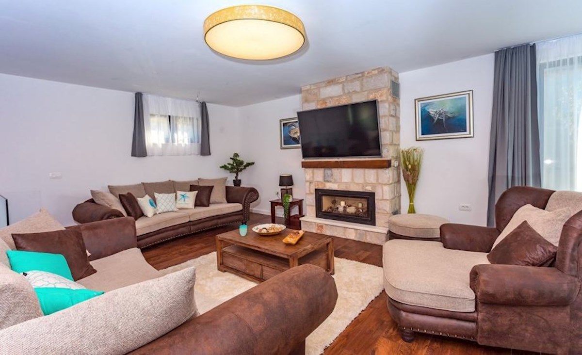 Vila Mediteran / otok Šolta / RAZGLED / 80m od plaže - PREBERITE OPIS