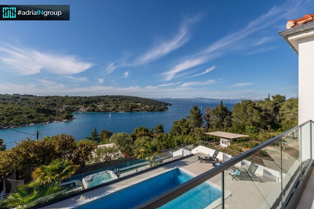 Vila Mediteran / otok Šolta / RAZGLED / 80m od plaže - PREBERITE OPIS