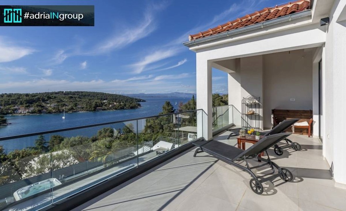 Vila Mediteran / otok Šolta / RAZGLED / 80m od plaže - PREBERITE OPIS