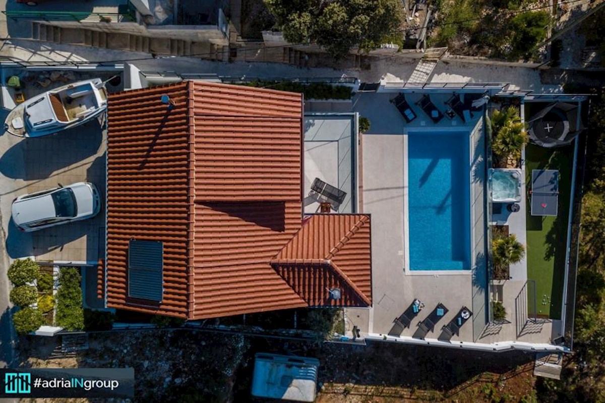 Vila Mediteran / otok Šolta / RAZGLED / 80m od plaže - PREBERITE OPIS