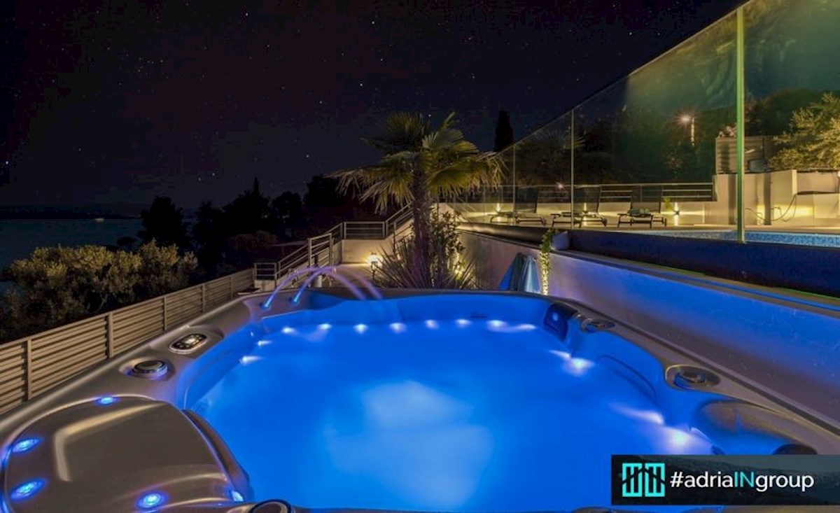 Vila Mediteran / otok Šolta / RAZGLED / 80m od plaže - PREBERITE OPIS