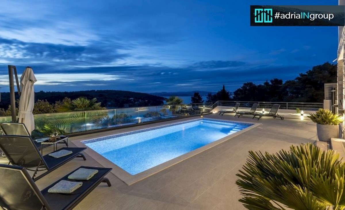 Vila Mediteran / otok Šolta / RAZGLED / 80m od plaže - PREBERITE OPIS