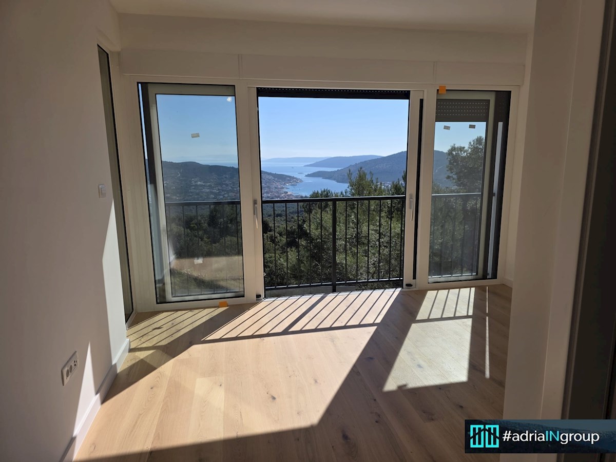 Moderna vila s panoramskim pogledom na morje - Vinišće // preberite opis