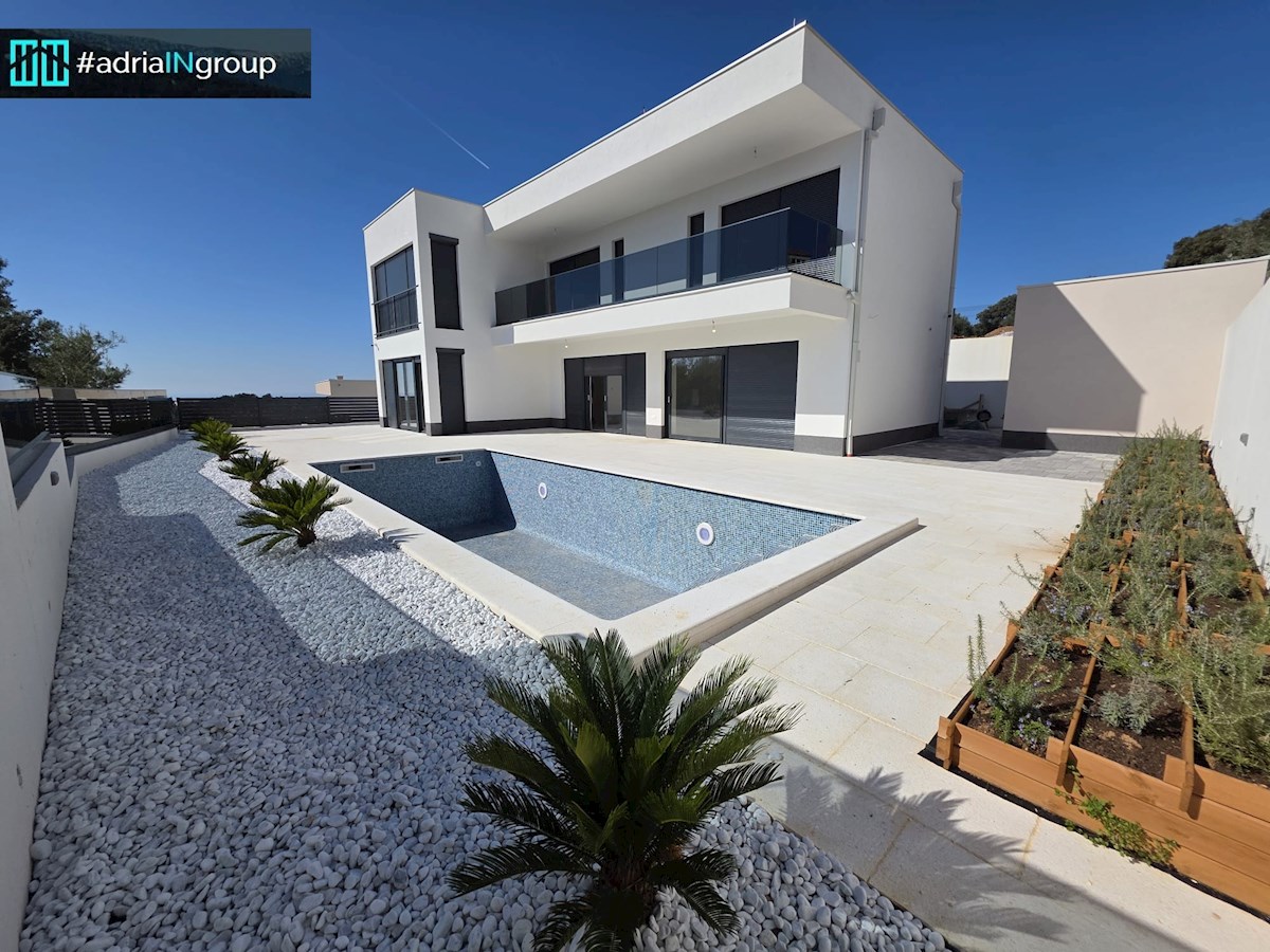 Moderna vila s panoramskim pogledom na morje - Vinišće // preberite opis